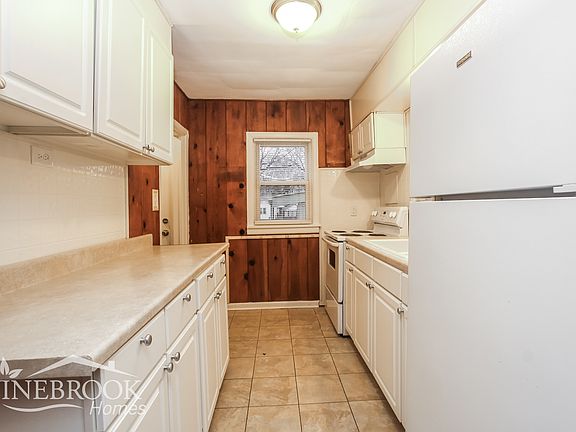 5th image of 30 Iris Ave