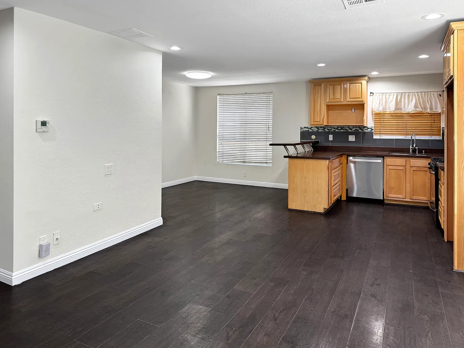 3 bed, 1260 sqft, $3,500 — Photo 4