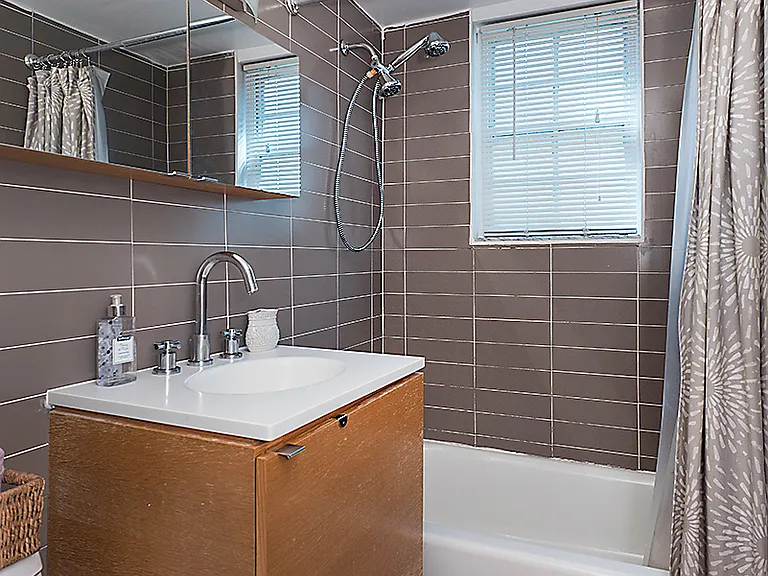 330 E 49th St #8D — Photo 7
