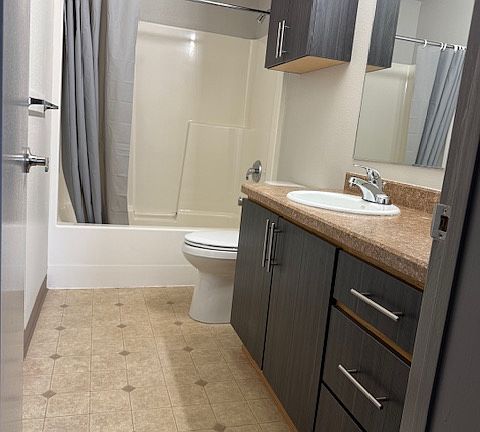 5th image of 426 1st Ave SW #2