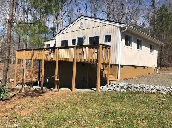 113 Red Budd Dr, New London, NC 28127