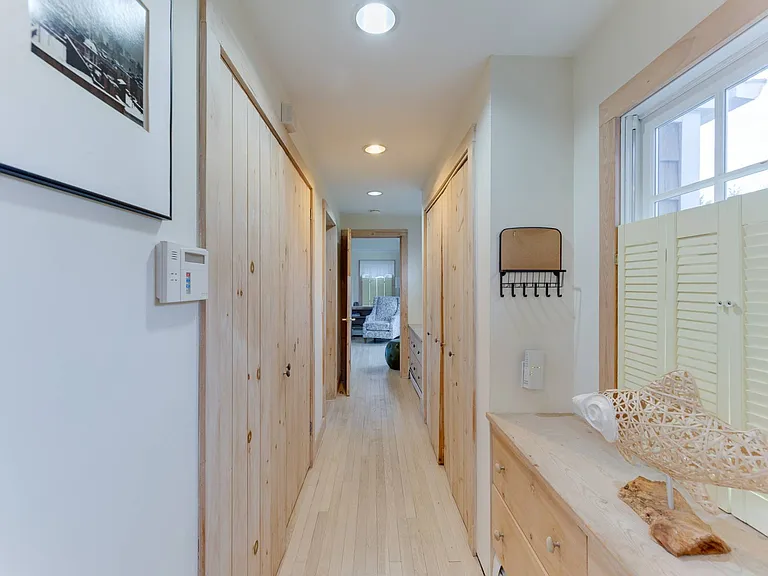 Gardiner Dr — Photo 11