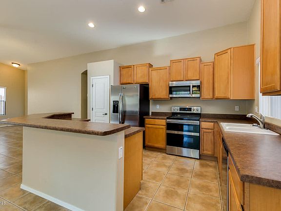 2nd image of 44185 W Garden Ln