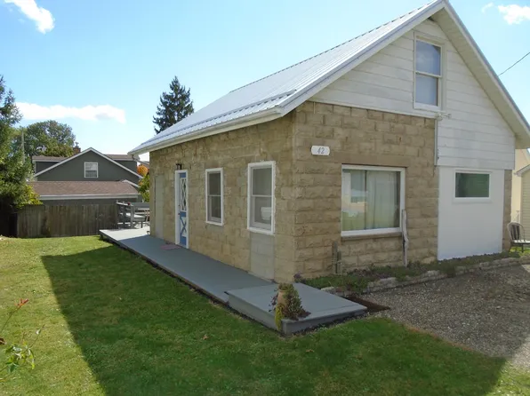 42 Island View Dr, Buckeye Lake, OH 43008