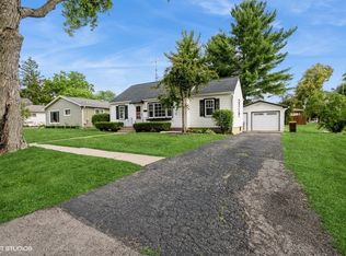 523 Highland Ave, Woodstock, IL 60098