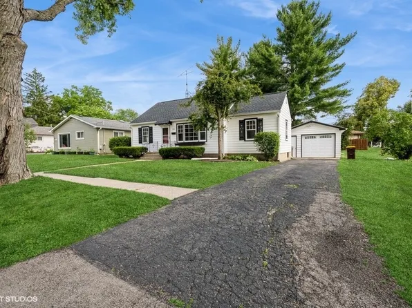 523 Highland Ave, Woodstock, IL 60098