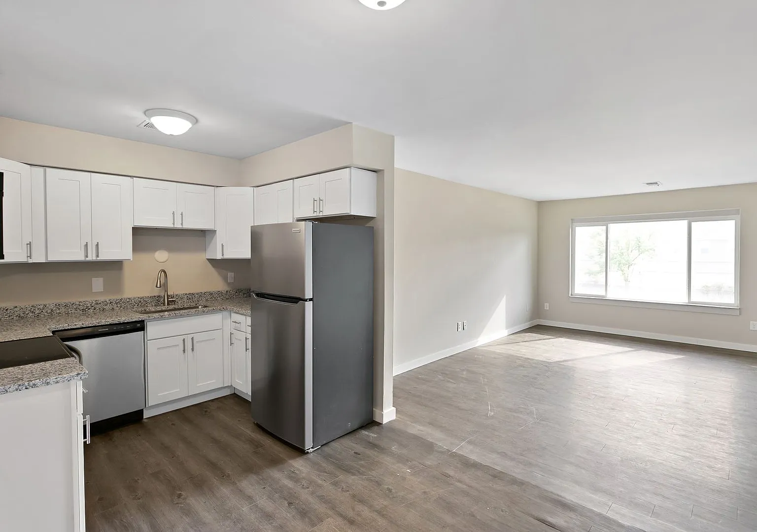 2 bed, 955 sqft, $1,375 — Photo 3