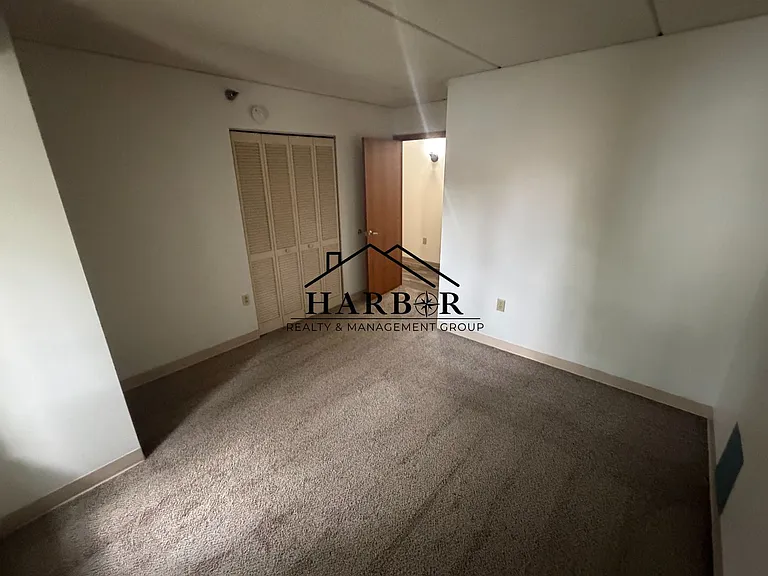 Oak Tree Flats — Photo 13