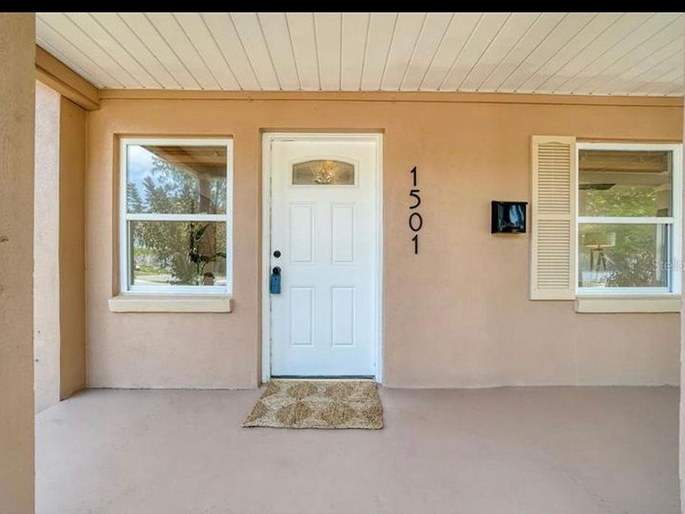 1st image of 1501A Park Lake St