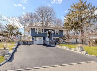 16 Ringneck Ln, East Setauket, NY 11733