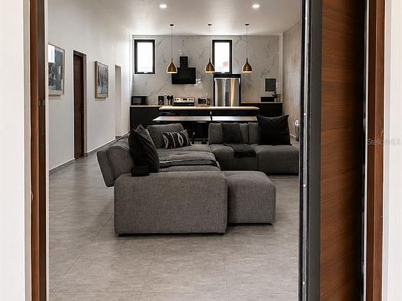 2nd image of 73 Calle Tapia #5
