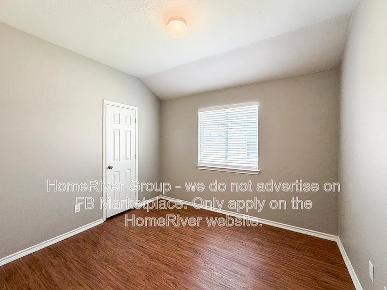 1102 Oak Hollow Ln — Photo 11