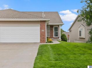 8524 Ridge Hollow Dr, Lincoln, NE 68516