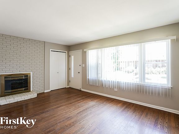 3rd image of 3304 East Ave