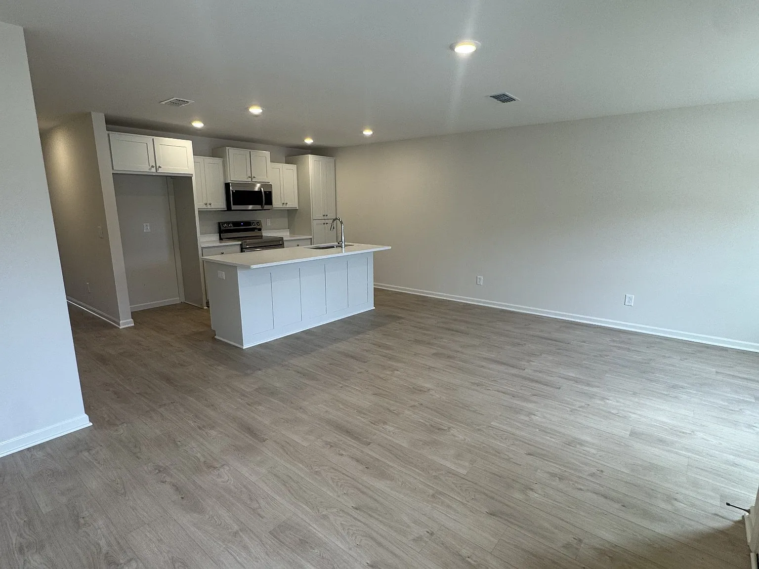4 bed, 2.5 bath, 1497 sqft, $1,950 — Photo 4