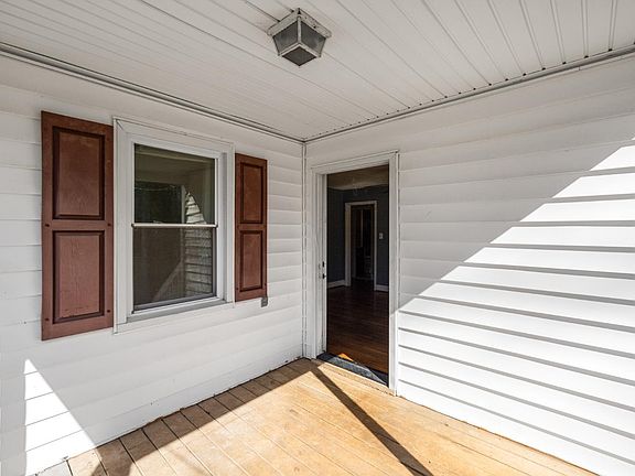 3rd image of 612 Sussex St