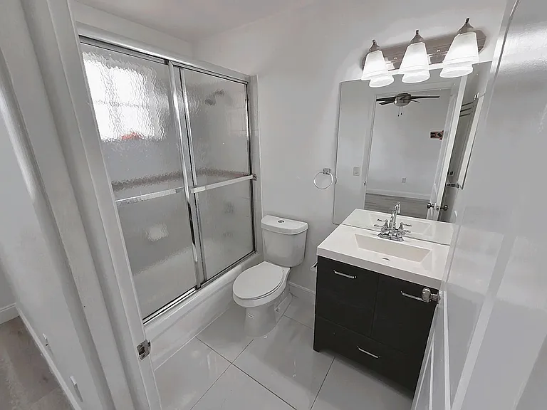 18616 SW 100th Ave — Photo 20