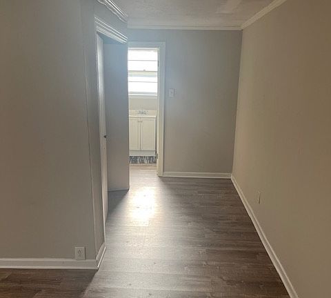 5th image of 2911 Belmont Blvd #1