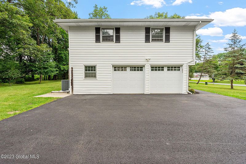 3rd image of 981 Avon Crest Boulevard