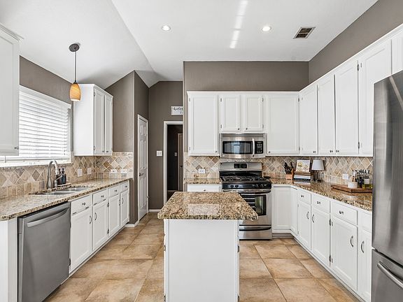4th image of 700 Tealwood Ln