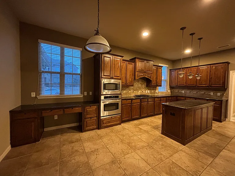 7812 Edgeglen Trl — Photo 9