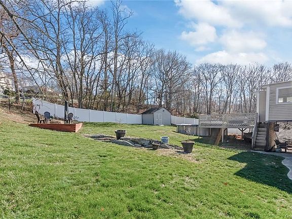 5th image of 37 Poplar Dr