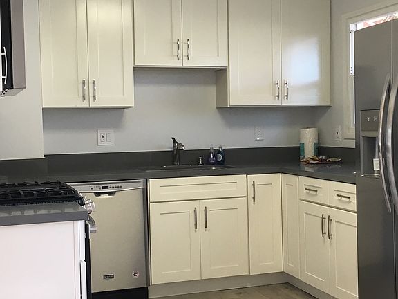 5th image of 352 Stowell Ave