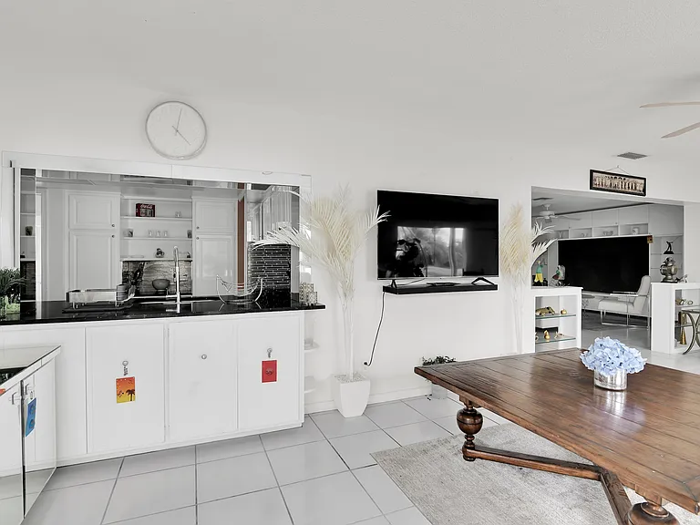 450 French Royale Cir — Photo 7