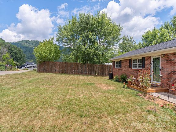 3rd image of 44 Woodview Dr