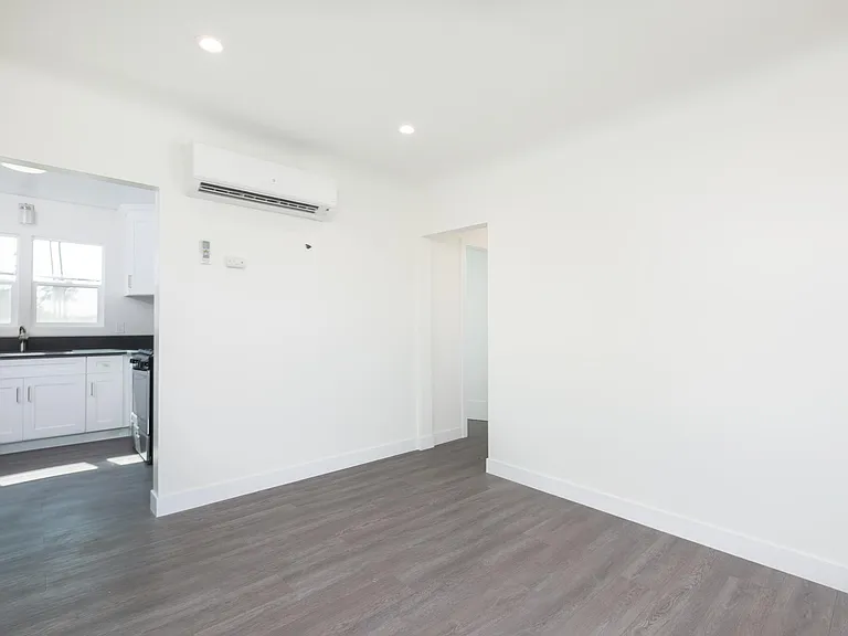 3941 Arlington Ave #1/2 — Photo 4