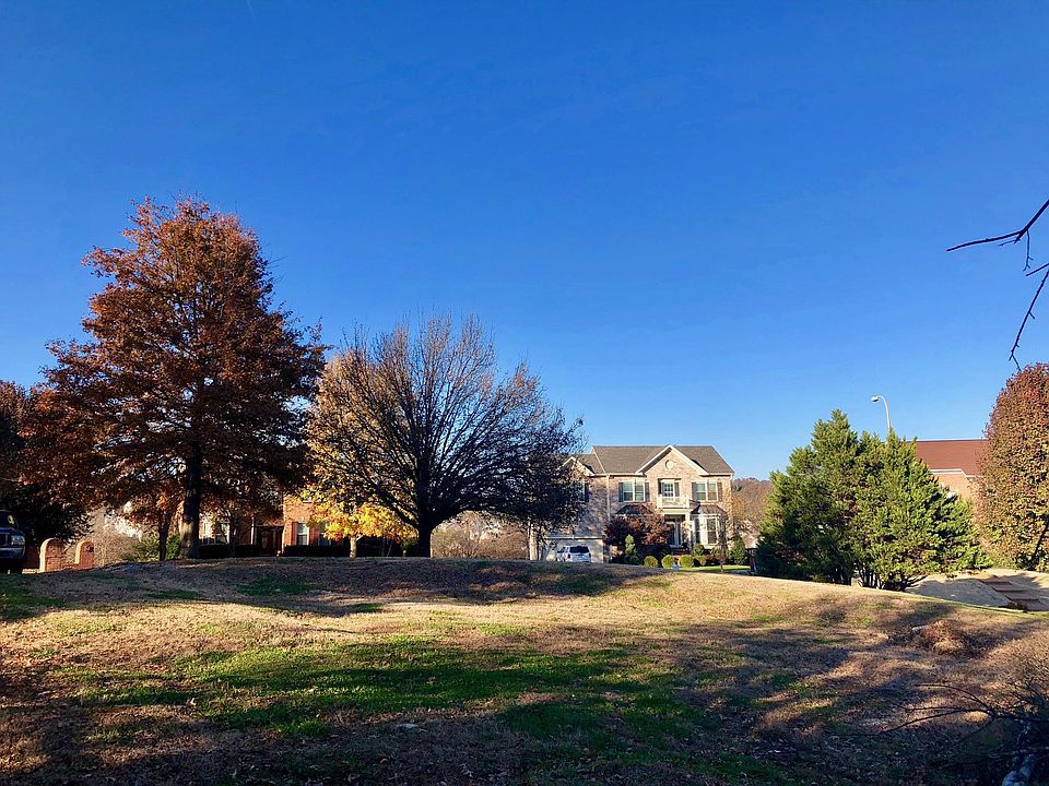 1st image of 102 Park Ct