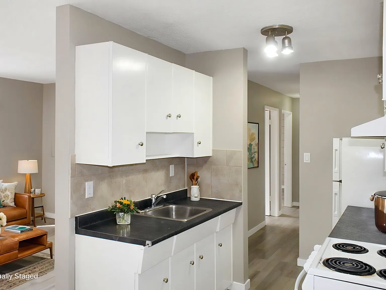 Oasis Apartments — Photo 2