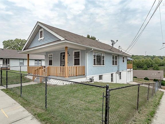 2nd image of 2539 Flora Ave