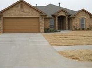 1716 NE 31st St, Moore, OK 73160