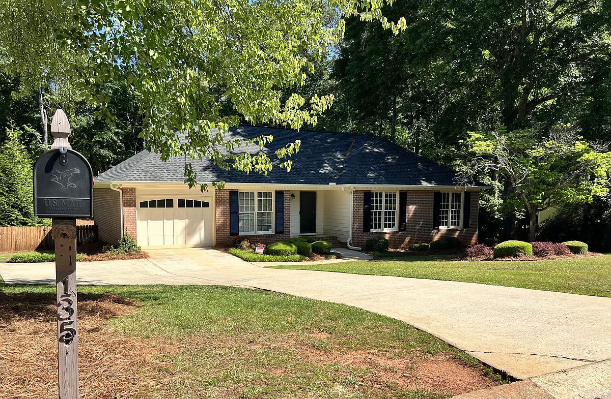 Building Photo - 135 Pebble Creek Dr