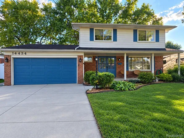 14434 Royal Dr, Sterling Heights, MI 48312