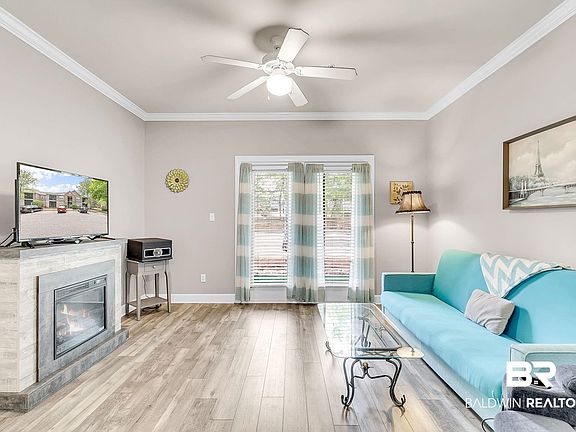 4th image of 450 Park Ave APT 702