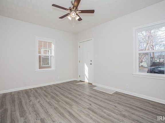 3rd image of 1118 S Harlan Ave