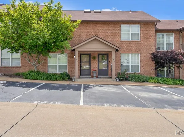 2435 Briston Dr, Saint Louis, MO 63114