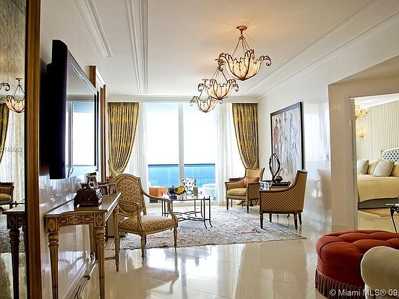 4th image of 17875 Collins Ave #802