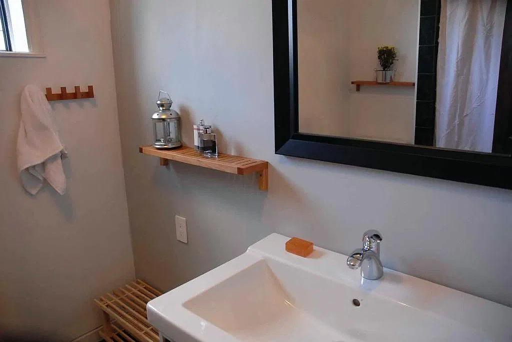 128 Lexington St — Photo 3