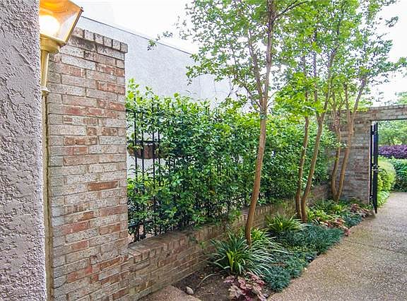 3rd image of 9242 Esplanade Dr