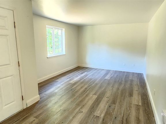 3rd image of 90 E Kathryn Court