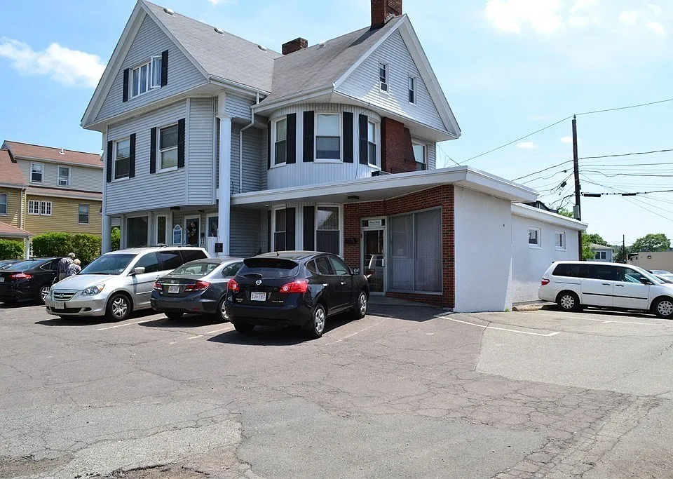 34 Chestnut St #2