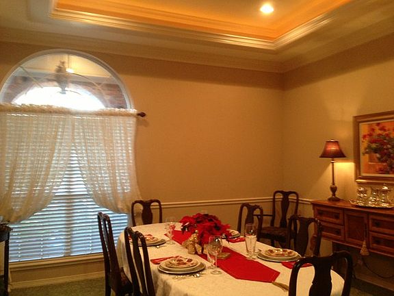 3rd image of 2502 Legend Oaks Dr