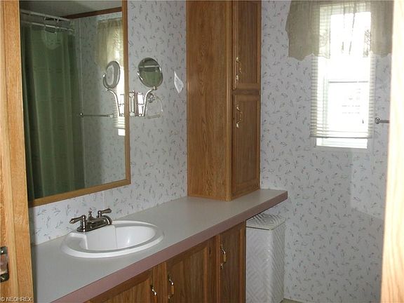5th image of 12 Elm Dr #12