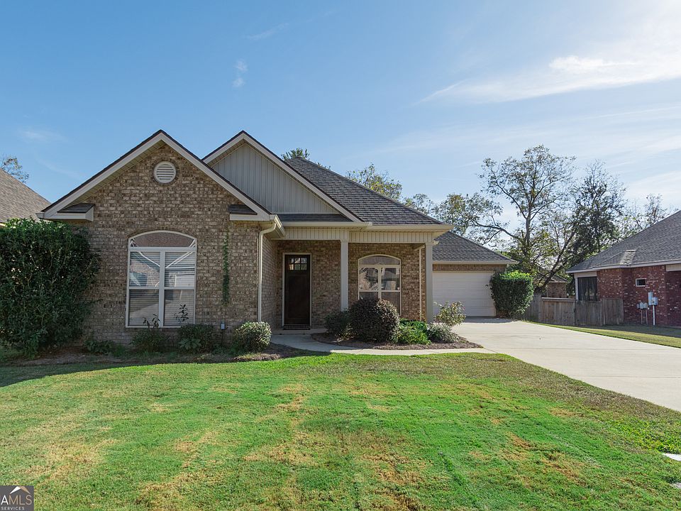 1st image of 135 Parkview Grv