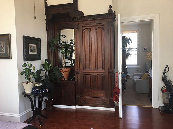 High ceilings with orignal architectural features