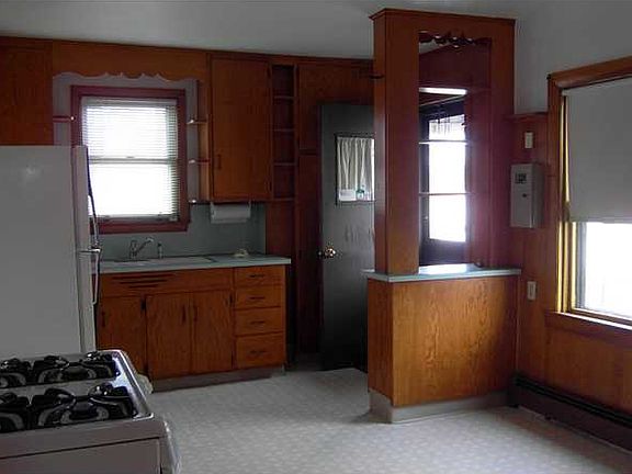 4th image of 260 Warren Ave