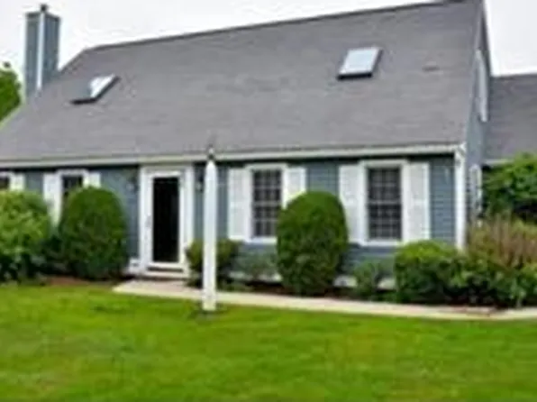 125 Whittier Meadows Dr, Amesbury, MA 01913